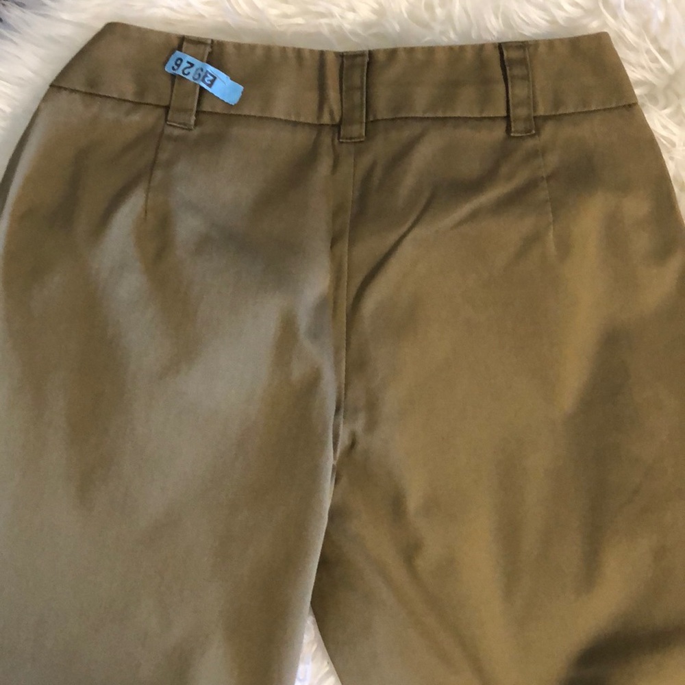 Khaki Pants Laundry / Shelly Segal Gem